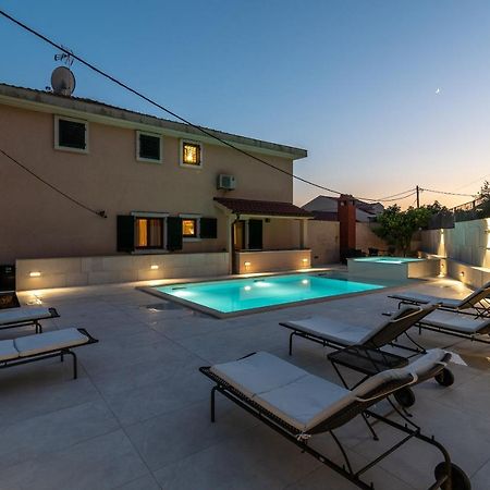 טרוגיר Villa Lavandula With Heated Swimming Pool מראה חיצוני תמונה