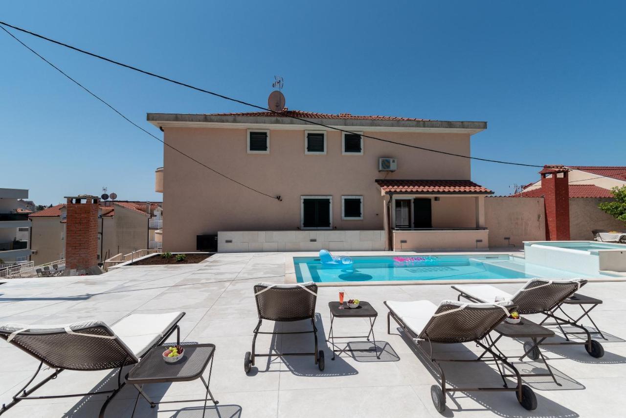 טרוגיר Villa Lavandula With Heated Swimming Pool מראה חיצוני תמונה